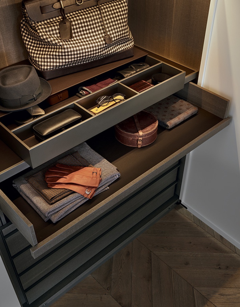 Poliform Senzafine wardrobe with drawers